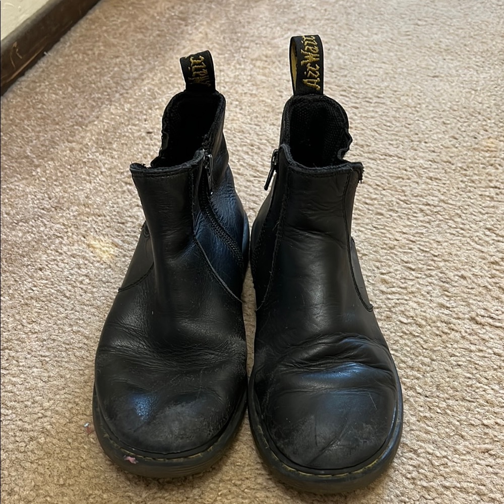 Sz 5 Doc Chelsea boots